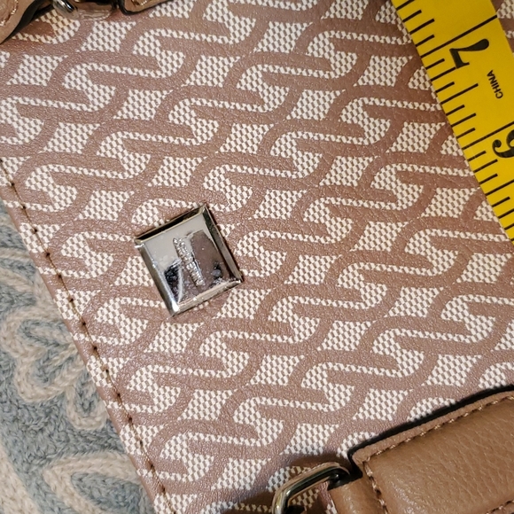 Nine West taupe and cream cross body satchel bag carried once - Picture 11 of 12